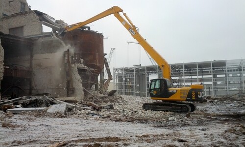 Гусеничный экскаватор JCB JS 220 SC (стрела 18м)