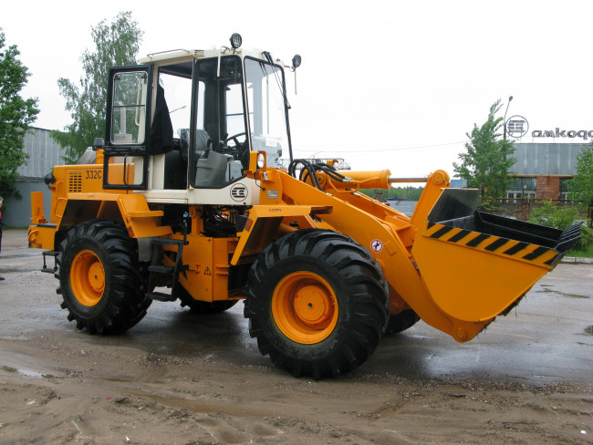 Аренда фронтального погрузчика (колесного) Амкодор 332С-03