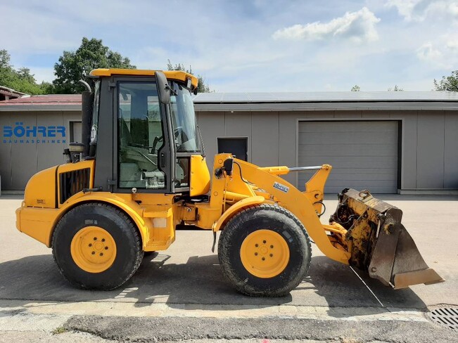 Аренда фронтального погрузчика (колесного) JCB 408 ZX