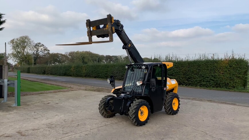Аренда телескопического погрузчика JCB 515-40
